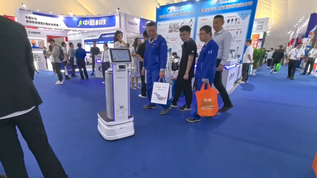 智行未来，景行慧动工业机器人亮相山东化工展