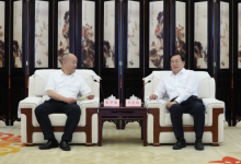 王忠林与出席“武汉量子论坛—2024”院士专家座谈
