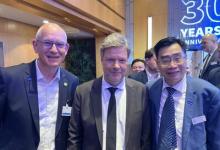 TÜV NORD集团CEO Stenkamp博士与代表团陪同德国副总理哈贝克访华