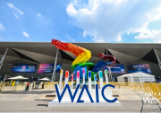 WAIC2024 | 傲鲨智能新品火爆出圈，央视、新华社等点赞报道，开启具身智能时代的人机协作