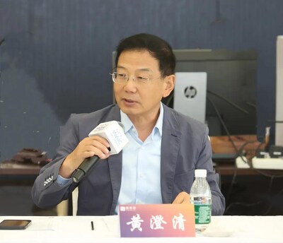 信百会成员，中国互联网协会副理事长黄澄清主持本次会议。