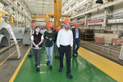 Photo shows representatives of foreign media visiting an assembly workshop of Shaanxi Blower (Group) Co., Ltd. (Shaangu Group) in Lintong manufacturing park in Xian City of Shaanxi Province, Sept. 10, 2024.