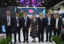 中国驻迪拜总领事欧渤芊一行莅临GITEX Global 2024新华三展台参观调研